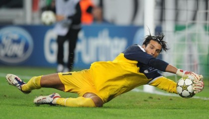 开云app入口-达米恩·麦肯齐：全黑队的“隐形杀手”，用精确的跑位撕开对方防线